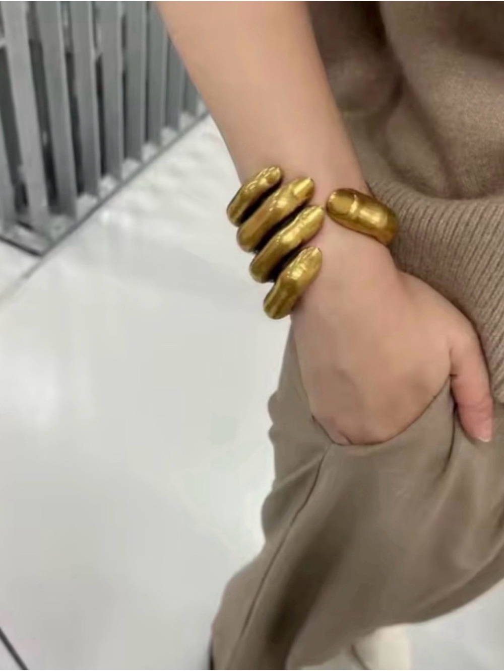 VINTAGE Gold Tone Sculpture Cuff Bracelet ‼️SHOW STOPPING ‼️ - Picture 1 of 13